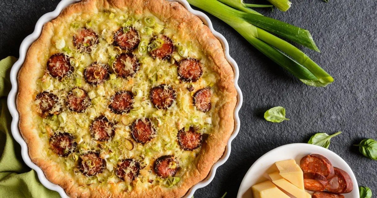 Запорука успіху: пиріг з овочами й ковбасками