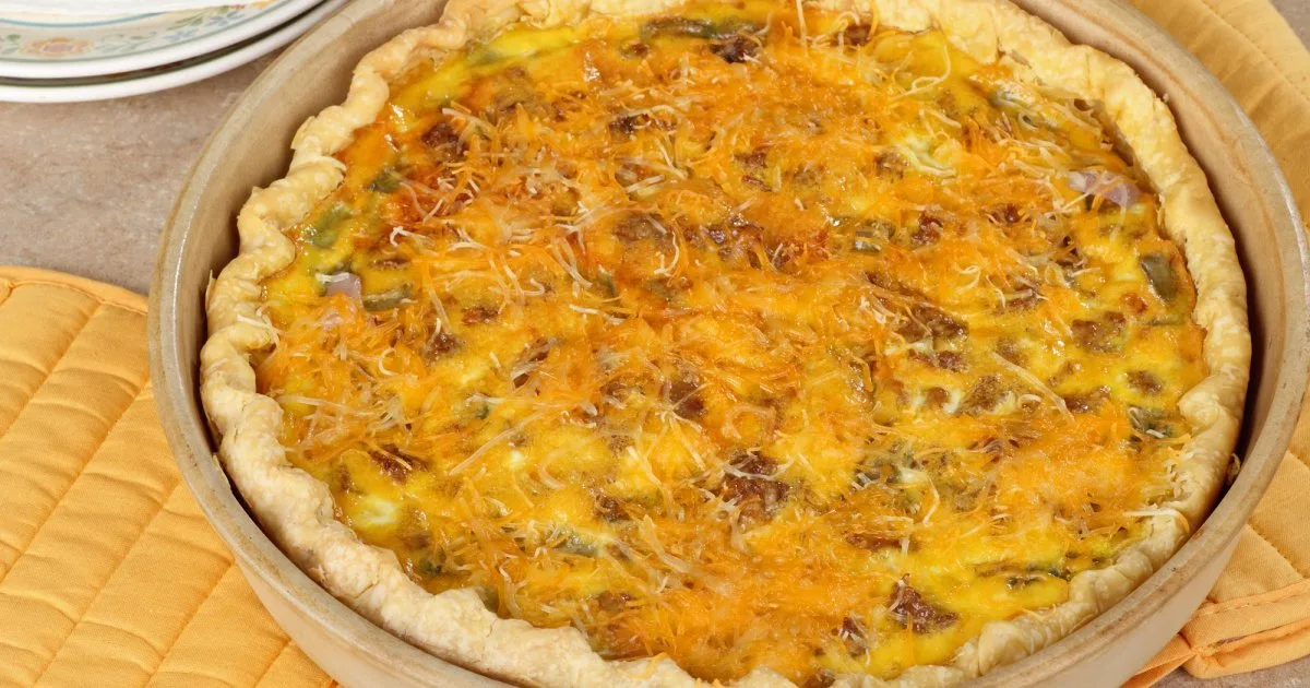 Для будь-якої пори року: кіш із пепероні, овочами і сиром