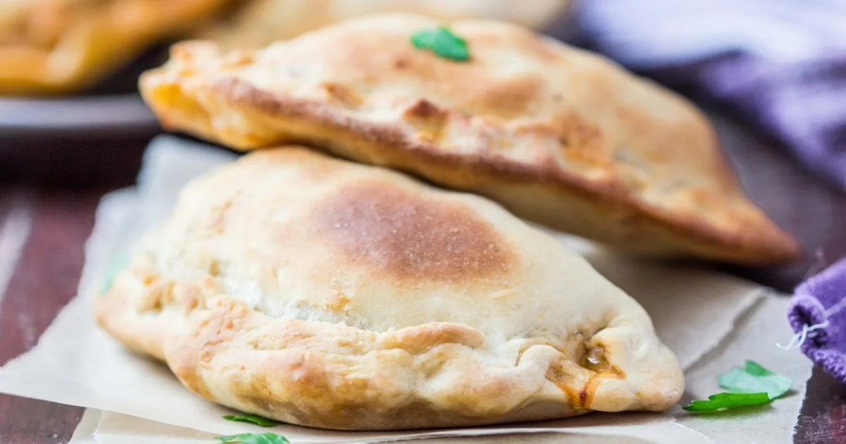 Кальцоне з кабачками — смачна закрита піца