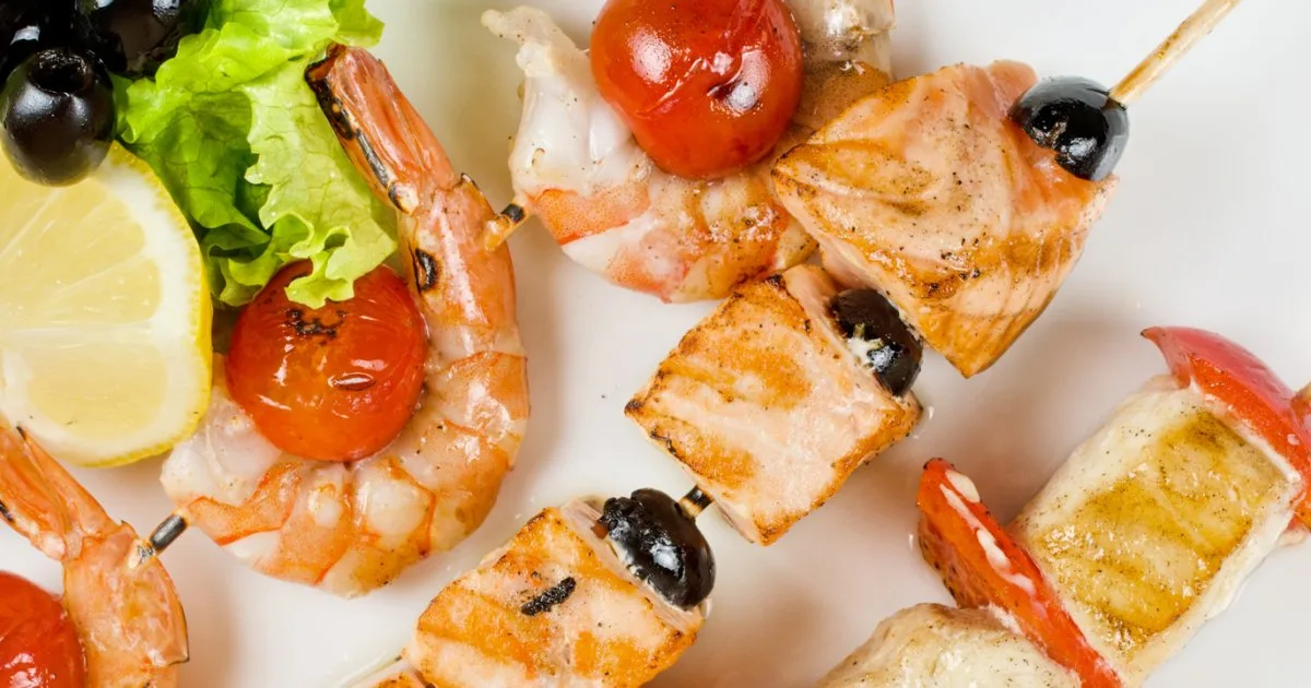 Шашлички з морепродуктів з голландським соусом