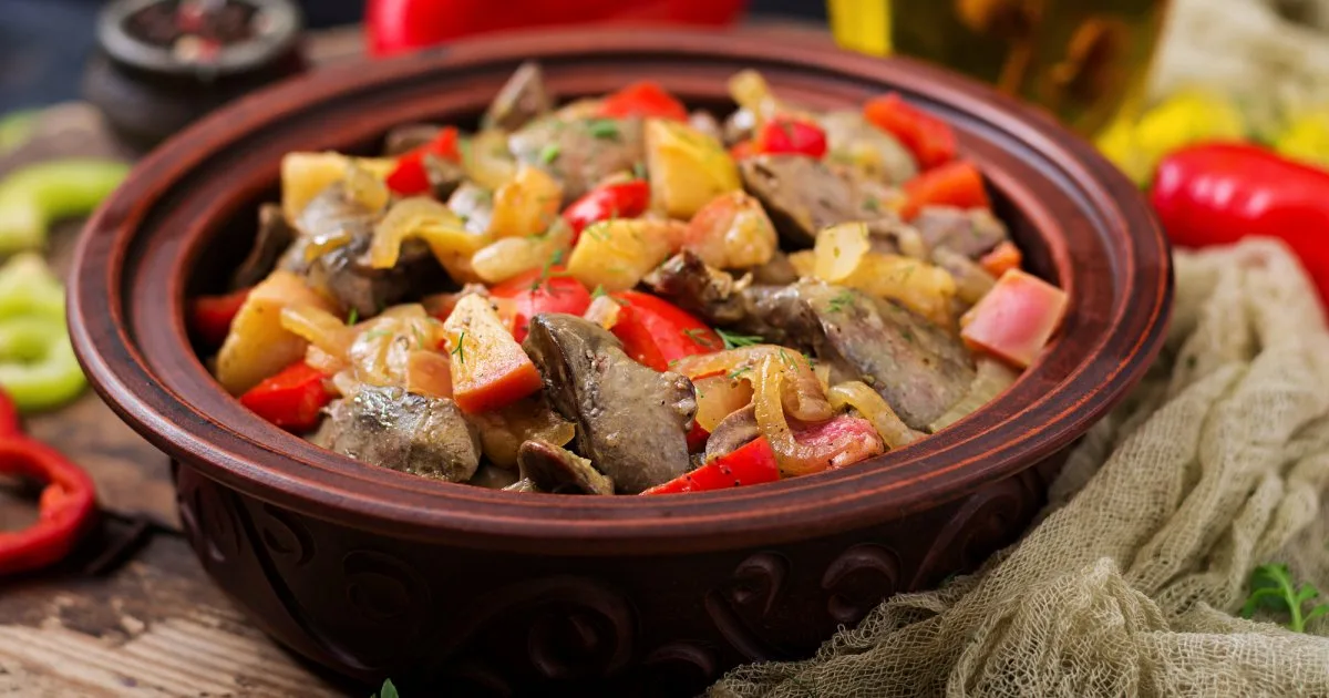 Бюджетна вечеря: печеня з печінкою та овочами