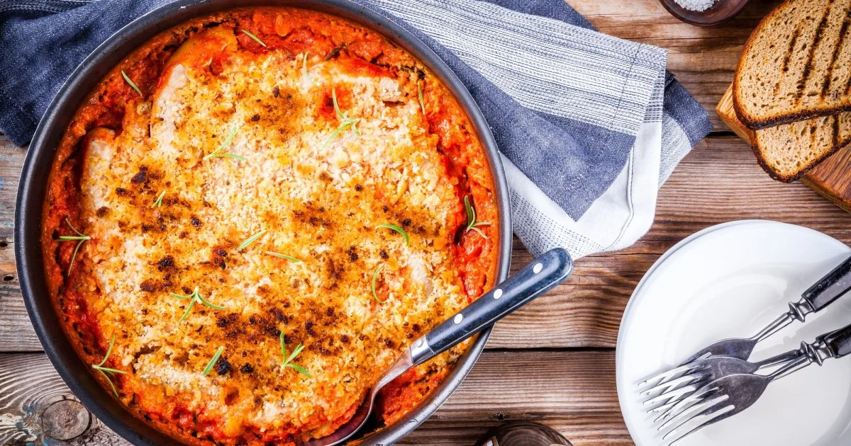 Поживний сніданок: касероль із сосисками