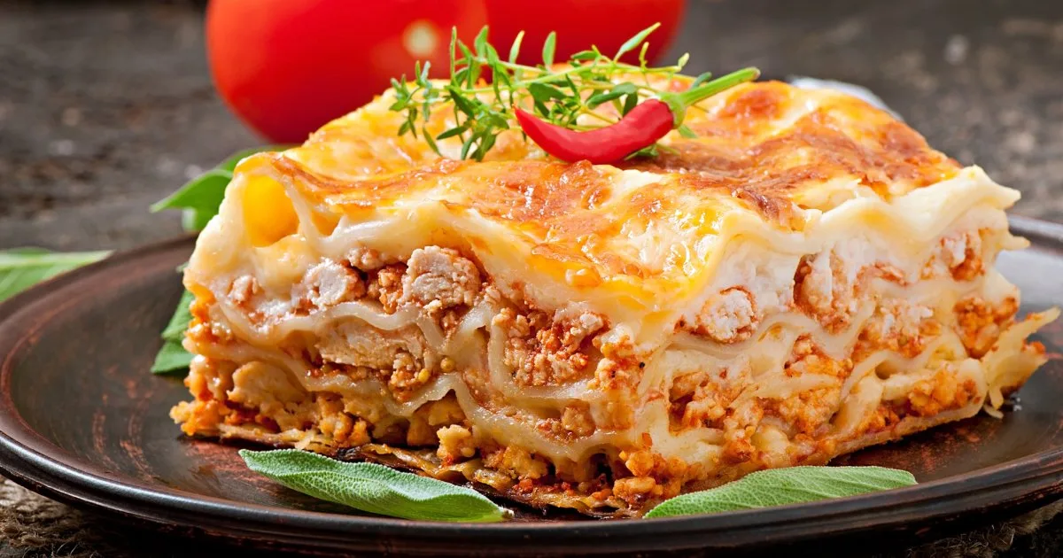 Лазанья з курятиною, якою можна нагодувати всю родину