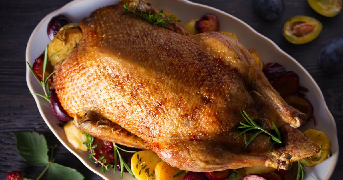 Качка, фарширована картоплею