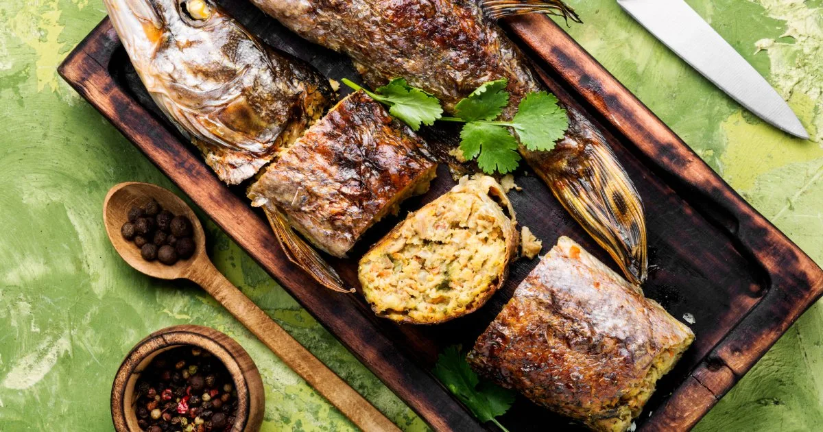 Щука, фарширована кускусом і овочами