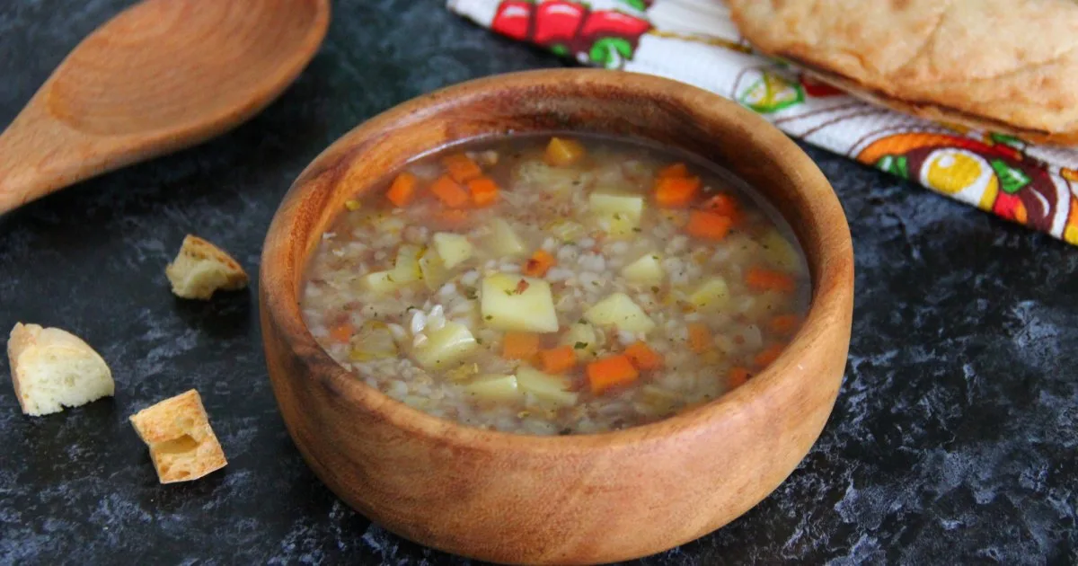 Гречаний суп з овочами: просто й комфортно