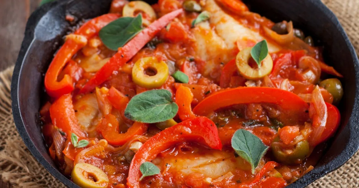 Риба по-єменськи з овочами і оливками