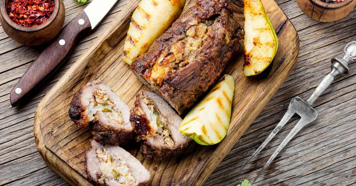 Для великої сімейної вечері: м’ясний рулет з кукурудзою