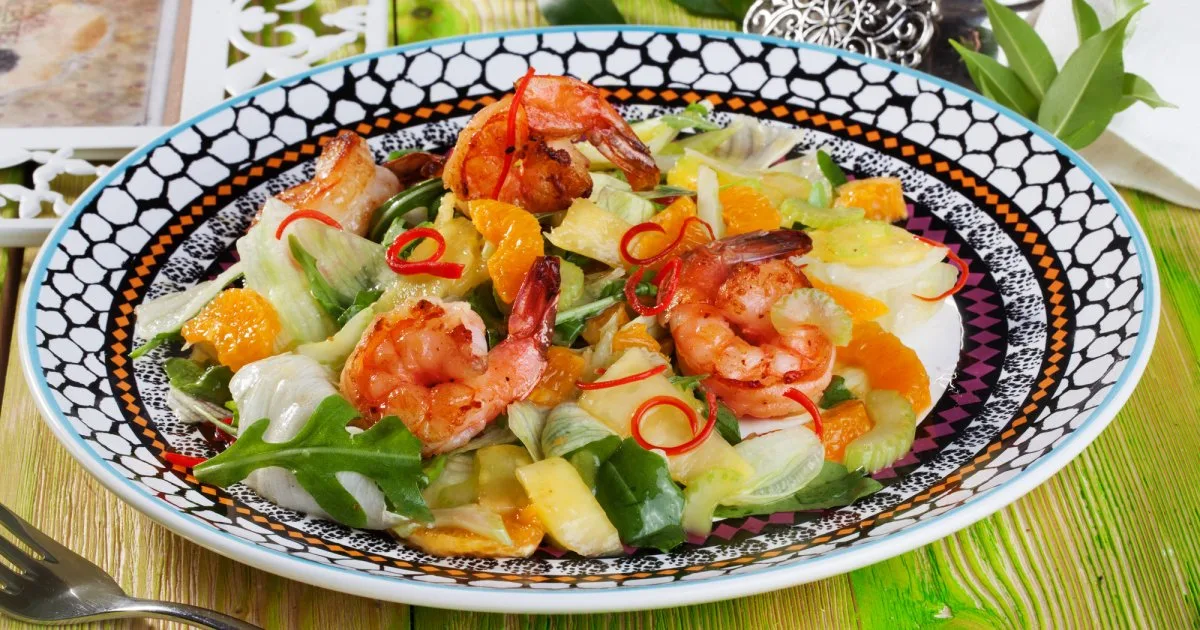 Салат з морепродуктами і мандаринами
