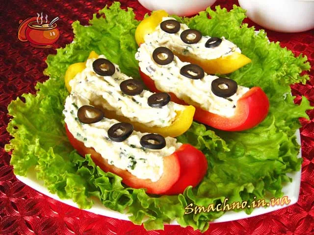 Болгарський перець з сиром, часником і оливками