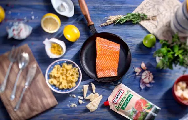Паста з запеченим лососем