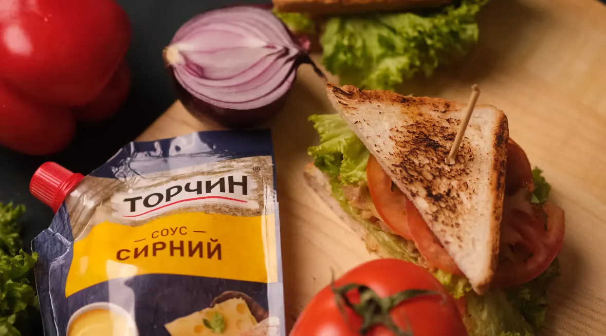 Сендвіч з куркою: простий рецепт із сирним соусом